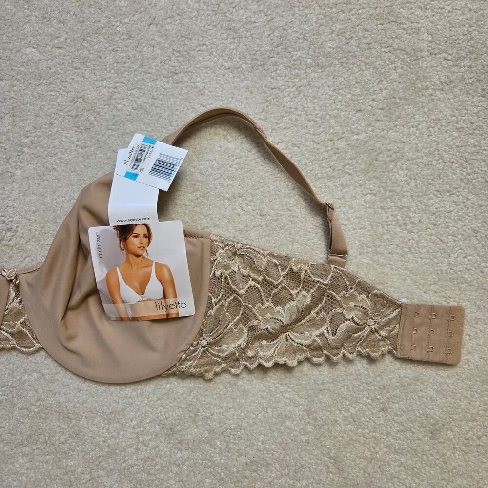 NWT Lilyette 40DD Minimizer Bra Underwire Lace Sides Lined Cups Beige
